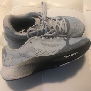 Under Armour woman’s 7 sneakers